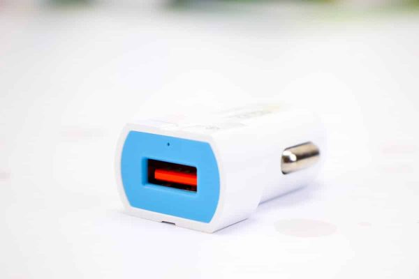 Auto punjač s kablom Lightning USB 3.0 QH-D05 - Slika 5